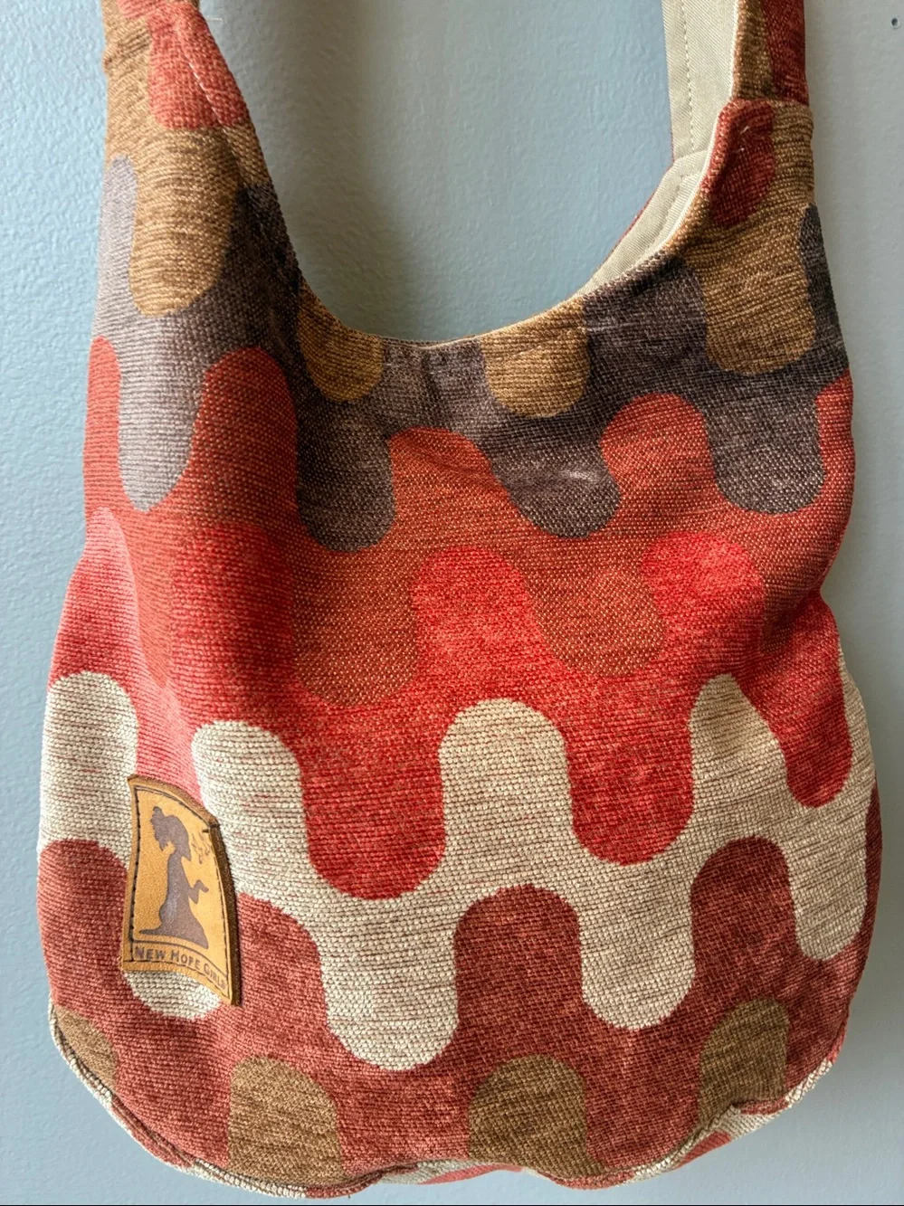 New Hope Girls Wavy Tapestry Orange & Tan Crossbody Shoulder Bag - Picture 2 of 9